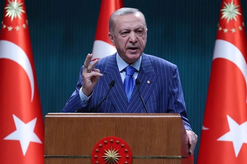 Tổng thống Thổ Nhĩ Kỳ Recep Tayyip Erdogan phát biểu trong cuộc họp báo ở Ankara ngày 9/5/2022. (Ảnh: AFP/TTXVN)