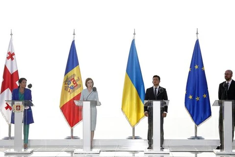 Chủ tịch Hội đồng châu Âu Charles Michel (phải) trong cuộc gặp với các lãnh đạo Gruzia, Moldova và Ukraine tại Batumi, Tây Nam Gruzia, ngày 19/7/2021. (Ảnh: AFP/TTXVN)