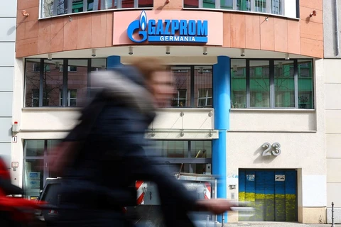 Bên ngoài trụ sở Gazprom Germania ở Berlin (Đức), ngày 1/4/2022. (Nguồn: reuters.com)