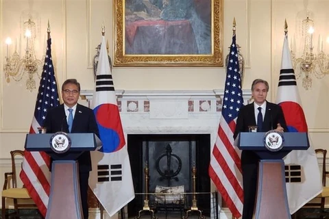 Ngoại trưởng Hàn Quốc Park Jin (trái) và Ngoại trưởng Mỹ Antony Blinken tại cuộc họp báo ở Washington, ngày 13/6/2022. (Ảnh: Yonhap/TTXVN)