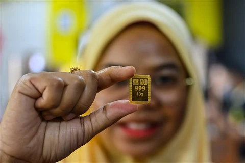 Vàng miếng được bán tại Kota Bharu, bang Kelantan (Malaysia). (Ảnh: AFP/TTXVN)