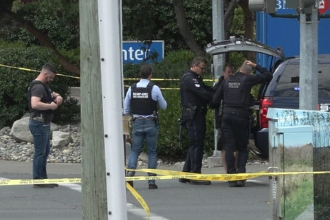 Cảnh sát tại hiện trường vụ việc, ngày 28/6/2022. (Nguồn: vancouverisland.ctvnews.ca)