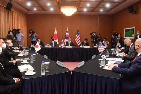 Các đặc phái viên Hàn Quốc, Nhật Bản và Mỹ hội đàm về vấn đề Triều Tiên, tại Seoul ngày 3/6/2022. (Ảnh: Yonhap/TTXVN)