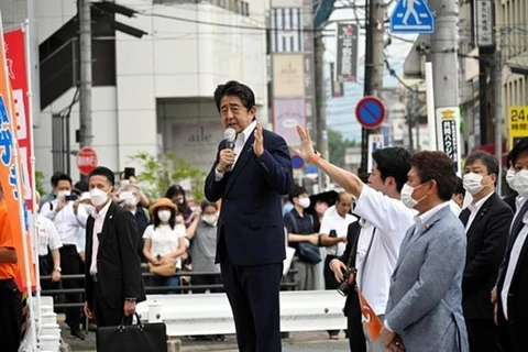 Cựu Thủ tướng Nhật Bản Abe Shinzo phát biểu tại thành phố Nara, ngày 8/7/2022. (Ảnh: asahi.com/TTXVN)