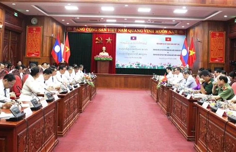 Quang cảnh cuộc hội đàm về tăng cường hợp tác giữa tỉnh Quảng Bình của Việt Nam và tỉnh Savannakhet của Lào, ngày 19/6/2022. (Ảnh: Võ Dung/TTXVN)