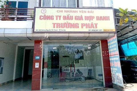 Công ty đấu giá Hợp danh Trường Phát tại số 430, đường Nguyễn Tất Thành, thành phố Yên Bái. Ảnh: (TTXVN phát)