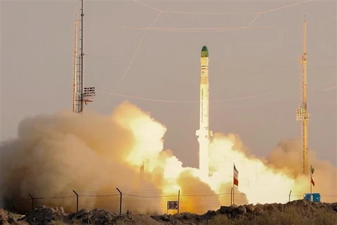 Tên lửa đẩy Zuljanah được phóng thử tại một địa điểm không xác định ở Iran, ngày 26/6/2022. (Ảnh: AFP/TTXVN)