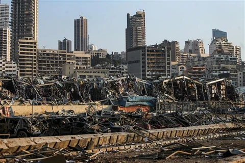 Hiện trường đổ nát sau các vụ nổ kinh hoàng ở khu cảng Beirut, ngày 4/8/2020. (Ảnh: AFP/TTXVN)