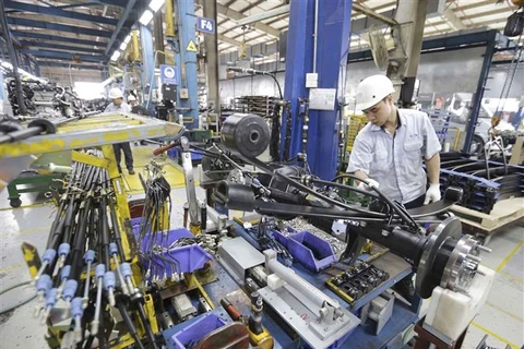 Sản xuất xe du lịch tại nhà máy lắp ráp ôtô Ford Hải Dương. (Ảnh: Trần Việt/TTXVN)