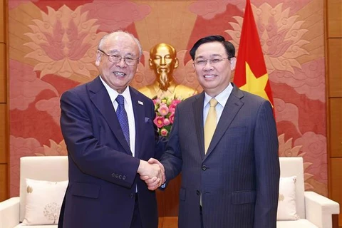 Chủ tịch Quốc hội Vương Đình Huệ tiếp Cố vấn đặc biệt Liên minh Nghị sĩ hữu nghị Nhật - Việt Takebe Tsutomu. Ảnh: Doãn Tấn - TTXVN
