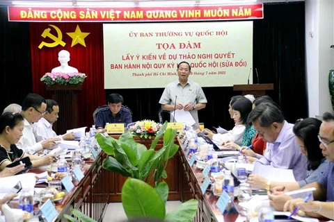 Phó Chủ tịch Quốc hội Trần Quang Phương phát biểu khai mạc toạ đàm. (Ảnh Thanh Vũ/TTXVN)