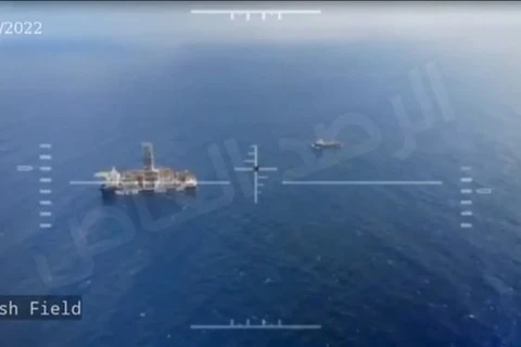 Hình ảnh trích từ video giàn khoan của mỏ khí đốt Karish ở ngoài khơi Địa Trung Hải, vốn đang tranh chấp giữa Liban và Israel. (Ảnh: AFP/TTXVN)