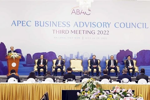 Chủ tịch nước Nguyễn Xuân Phúc phát biểu tại phiên họp thứ ba Hội đồng Tư vấn Kinh doanh APEC, sáng 27/7/2022 tại tỉnh Quảng Ninh. (Ảnh: Thống Nhất/TTXVN)