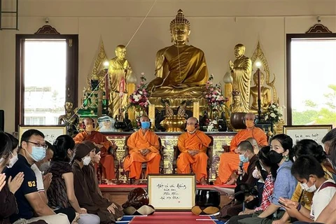 Lễ Vu Lan báo hiếu tại Chùa Quảng Phước (Thái Lan). (Ảnh: Đỗ Sinh/TTXVN)