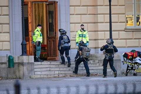 Cảnh sát tại hiện trường vụ tấn công tại ngôi trường ở Malmo (Thụy Điển), ngày 21/3/2022. (Nguồn: abcnews.go.com)