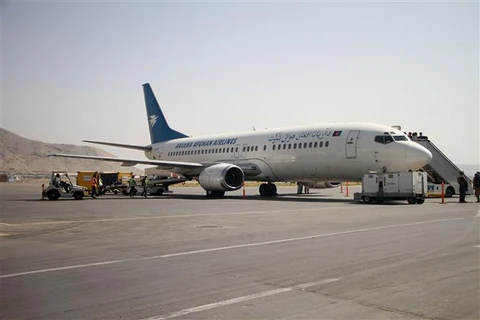 Máy bay của hãng hàng không Ariana Afghanistan tại sân bay Kabul (Afghanistan), ngày 6/9/2021. (Ảnh: THX/TTXVN)