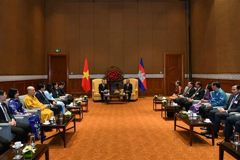 Chủ tịch Quốc hội Campuchia Samdech Heng Samrin tiếp Chủ tịch Nhóm Nghị sỹ hữu nghị Việt Nam-Campuchia Nguyễn Đức Hải. (Ảnh: TTXVN)