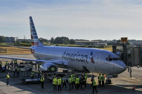 Máy bay của Hãng hàng không Mỹ American Airlines hạ cánh xuống sân bay quốc tế Jose Marti ở Havana (Cuba). (Ảnh: AFP/TTXVN)