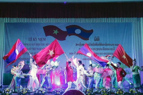 Chiều 14/9/2022, tại thủ đô Vientiane, Bộ Quốc phòng Lào tổ chức trọng thể Lễ kỷ niệm 45 năm Ngày ký Hiệp ước Hữu nghị và Hợp tác Lào-Việt Nam và 60 năm Ngày thiết lập quan hệ ngoại giao Lào-Việt Nam. (Ảnh: Phạm Kiên/TTXVN)
