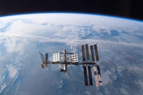 Tàu vũ trụ con thoi Atlantis của Mỹ trên Trạm vũ trụ quốc tế (ISS) ngày 19/2/2008. Ảnh: AFP/TTXVN