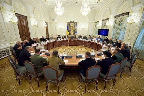 Tổng thống Ukraine Volodymyr Zelensky chủ trì cuộc họp Hội đồng An ninh quốc gia tại Kiev, sau khi Nga sáp nhập 4 vùng lãnh thổ ở Ukraine vào Nga, ngày 30/9/2022. (Ảnh: AFP/TTXVN)