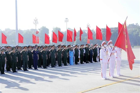 Các đại biểu Đoàn Thanh niên Cộng sản Hồ Chí Minh Quân đội tại lễ báo công dâng Bác tại Quảng trường Ba Đình, sáng 11/10/2022. (Ảnh: An Đăng/TTXVN)