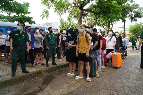 Công dân Việt Nam được trao trả về nước qua Cửa khẩu quốc tế Mộc Bài, hồi tháng 9/2022. (Ảnh: Thanh Tân/TTXVN)