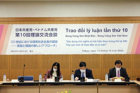 Các thành viên của đoàn đại biểu Đảng Cộng sản Việt Nam tham dự Trao đổi lý luận lần thứ 10. Ảnh: Đào Thanh Tùng - Phóng viên TTXVN tại Tokyo