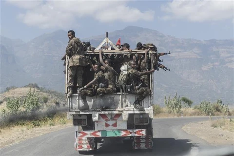 Lực lượng Phòng vệ Quốc gia Ethiopia tuần tra tại Wichale ngày 13/12/2021. Ảnh: AFP/TTXVN