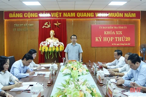 Ông Hà Văn Trọng - Chủ nhiệm Ủy ban Kiểm tra Tỉnh ủy Hà Tĩnh chủ trì kỳ họp. (Nguồn: Báo Hà Tĩnh)