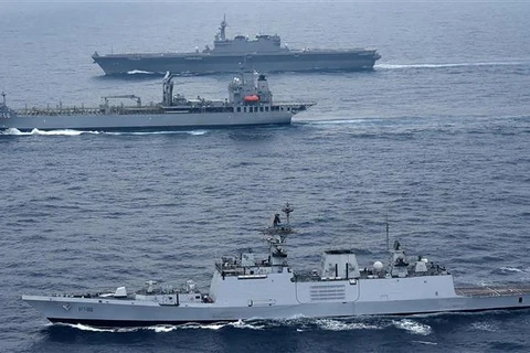 Tàu của hải quân các nước Mỹ, Nhật Bản, Australia và Ấn Độ tham gia cuộc tập trận hải quân chung Malabar ở Vịnh Bengal, Ấn Độ Dương, ngày 12/10/2020. (Ảnh: AFP/TTXVN)