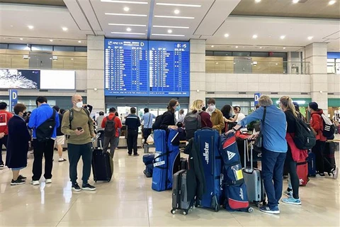 Hành khách tại sân bay Incheon (Hàn Quốc). (Ảnh: Anh Nguyên/TTXVN)