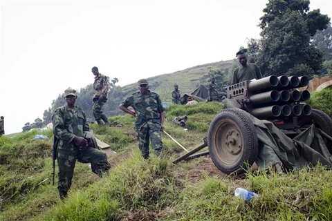 Các tay súng M23 gác tại Bunagana (Cộng hòa Dân chủ Congo). (Ảnh: AFP/TTXVN)