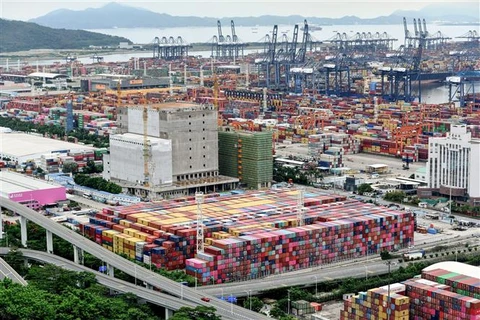 Một cảng hàng hóa tại tỉnh Quảng Đông (Trung Quốc). (Ảnh: AFP/TTXVN)