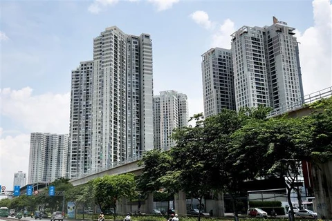 Các tòa chung cư cao tầng dọc Xa lộ Hà Nội, thành phố Thủ Đức (Thành phố Hồ Chí Minh). (Ảnh: Hồng Đạt/TTXVN)