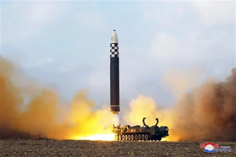 Triều Tiên phóng tên lửa đạn đạo liên lục địa (ICBM) Hwasong-17 ngày 18/11/2022. (Ảnh:Yonhap/TTXVN)