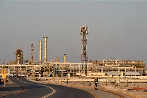 Một cơ sở khai thác dầu tại Abqaiq (Saudi Arabia). (Ảnh: AFP/TTXVN)