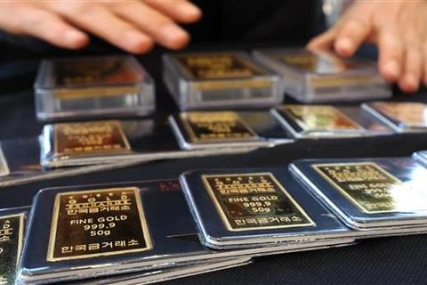 Vàng miếng được bày bán tại sàn giao dịch ở Seoul (Hàn Quốc), ngày 4/1/2023. (Ảnh: Yonhap/TTXVN)