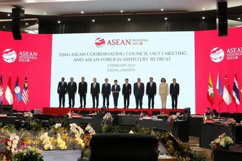 Bộ trưởng Ngoại giao các nước thành viên ASEAN và Timor Leste chụp ảnh lưu niệm tại Hội đồng điều phối ASEAN lần thứ 32 (ACC-32), tại Jakarta (Indonesia) ngày 3/2/2023. (Ảnh: Đào Trang/TTXVN)