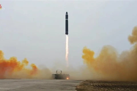 Tên lửa đạn đạo liên lục địa của Triều Tiên rời bệ phóng ngày 18/2/2023. (Ảnh: Yonhap/TTXVN)
