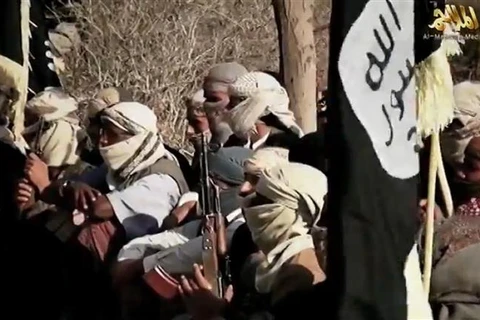 Các tay súng al-Qaeda ở Bán đảo Arab tại một địa điểm bí mật ở Yemen. (Ảnh: AFP/TTXVN)