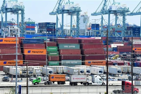 Các container hàng hóa tại cảng Long Beach, California (Mỹ). (Ảnh: AFP/TTXVN)