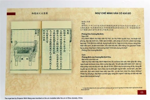 Trưng bày nội dung trong tác phẩm "Ngự chế minh văn cổ khí đồ" của vua Minh Mạng. (Ảnh: Đỗ Trưởng/TTXVN)