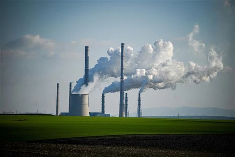 Khí thải phát ra từ một nhà máy nhiệt điện ở Bulgaria ngày 29/10/2021. Ảnh: AFP/TTXVN