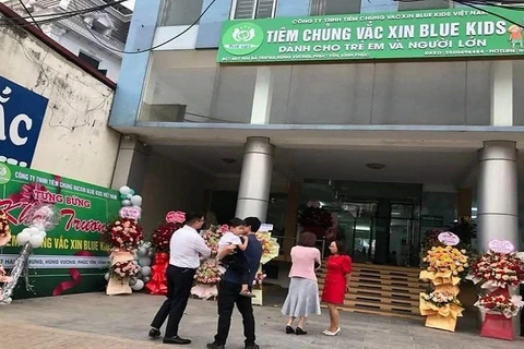Mới đây, Sở Y tế tỉnh ban hành quyết định xử phạt vi phạm hành chính trong lĩnh vực y tế dự phòng đối với Công ty Trách nhiệm Hữu hạn tiêm chủng vaccine Blue Kids Việt Nam với số tiền 30 triệu đồng. (Nguồn: Pháp luật Việt Nam)