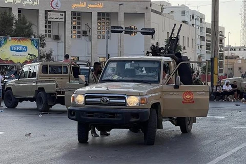 Các thành viên Chính phủ Thống nhất quốc gia Libya (GNU) sau cuộc giao tranh với các nhóm vũ trang đối địch tại thủ đô Tripoli, hồi tháng 8/2022. (Ảnh: THX/TTXVN)