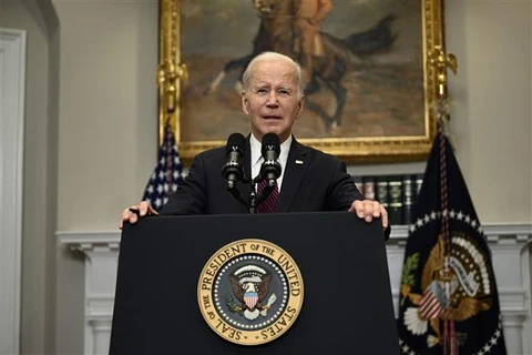 Tổng thống Mỹ Joe Biden phát biểu với báo giới sau khi gặp các nghị sỹ lưỡng đảng về trần nợ tại Washington, D.C. ngày 9/5/2023. (Ảnh: AFP/TTXVN)