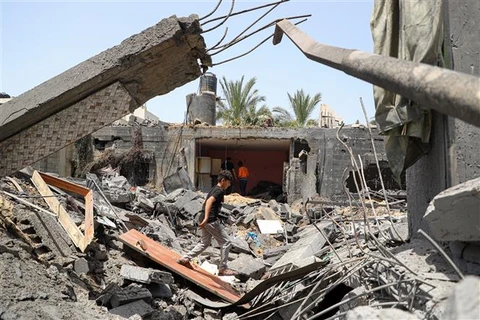 Những ngôi nhà bị phá hủy sau cuộc không kích tại Gaza ngày 12/5/2023. (Ảnh: THX/TTXVN)