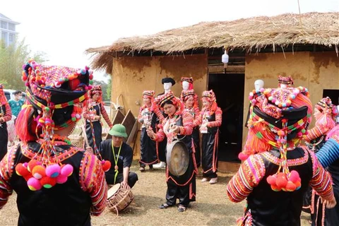 Đồng bào dân tộc Hà Nhì, huyện Mường Tè (Lai Châu) vui chơi trong Ngày hội văn hóa các dân tộc. (Ảnh: Đinh Thùy/TTXVN)