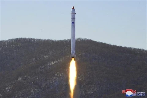 Cuộc thử nghiệm ở "giai đoạn cuối quan trọng" trong việc phát triển các vệ tinh do thám tại Cơ sở phóng vệ tinh Sohae ở Cholsan, tỉnh Bắc Pyongan (Triều Tiên), ngày 18/12/2022. (Ảnh: Yonhap/TTXVN)